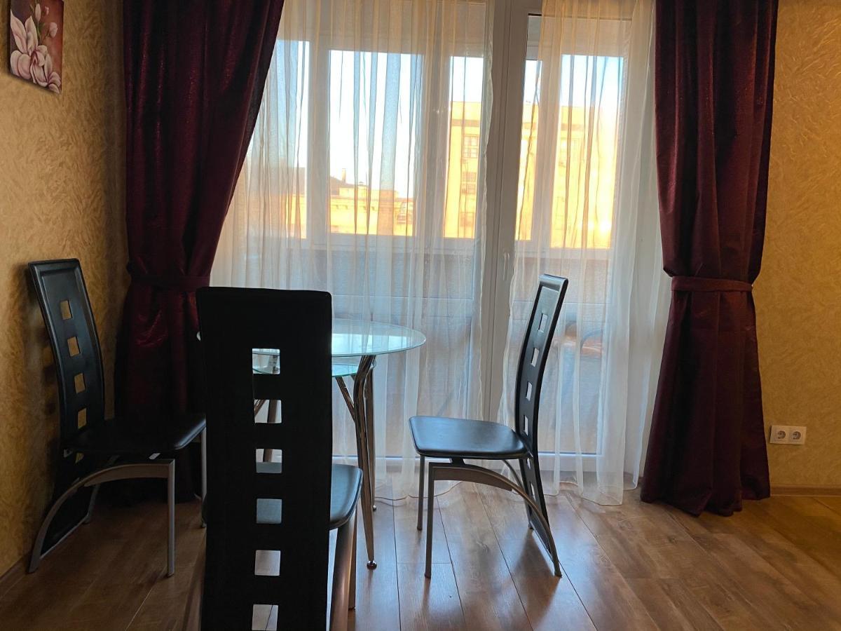 New Apartments With Panoramic Views On Avenue Nauky Kharkiv Extérieur photo