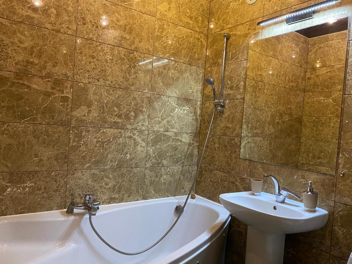 New Apartments With Panoramic Views On Avenue Nauky Kharkiv Extérieur photo